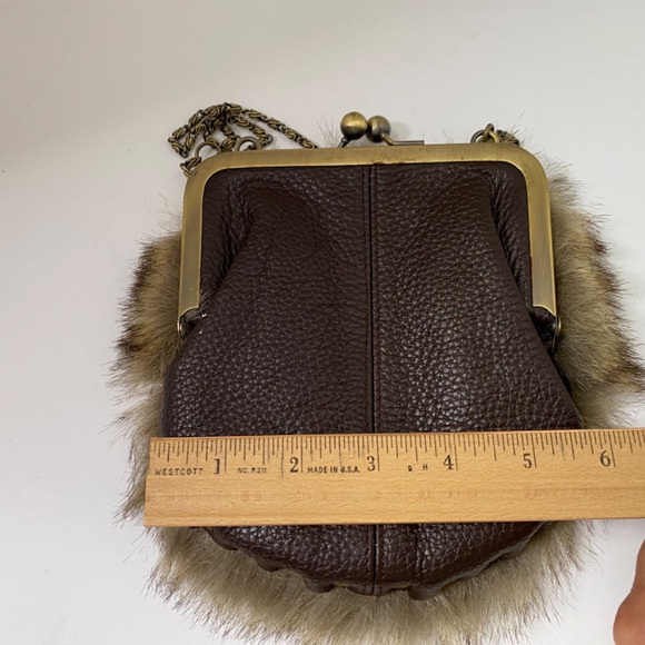 Vintage Faux Fur Small Purse With Kiss Lock To Close Short Chain Strap - Picture 6 of 8